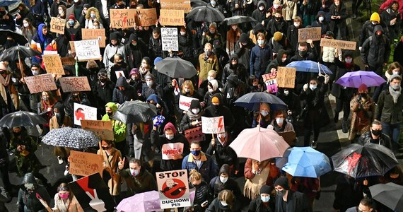 Związek Nauczycielstwa Polskiego chce, żeby Ministerstwo Edukacji pokazało, jakie były faktyczne powody zbierania informacji o udziale nauczycieli w protestach strajku kobiet.
