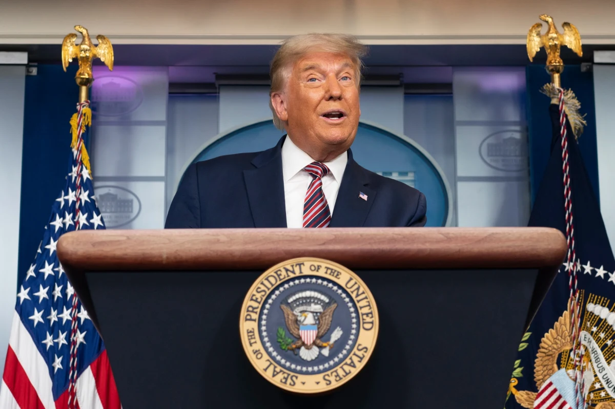 "Będzie bardzo dużo pozwów, bo nie możemy sobie pozwolić, żeby ktoś odebrał nam wybory. Naszym celem jest obrona uczciwości tych wyborów"- powiedział w swoim wystąpieniu w Białym Domu Donald Trump. Podkreślił, że wybory zostały sfałszowane. Prezydent nie przedstawił jednak na to żadnych dowodów. 