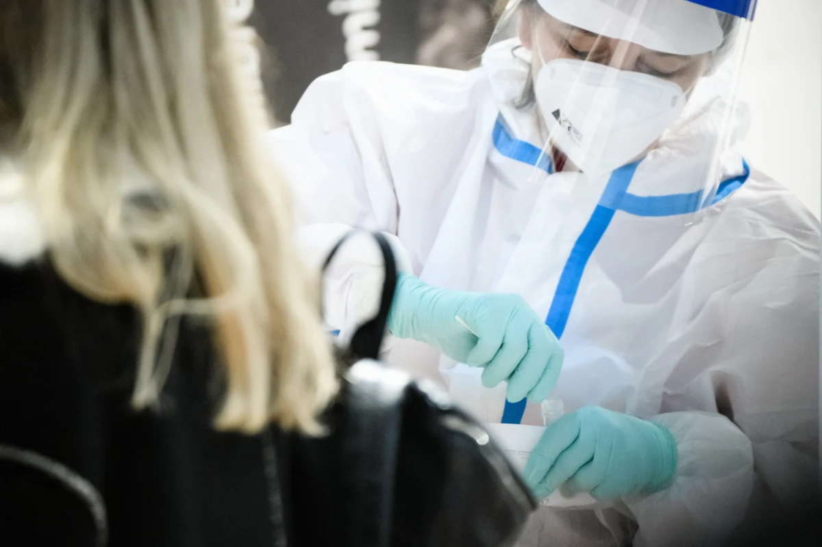 Od poniedziałku wejdą w życie zmiany związane z przekraczaniem granicy z Czechami. Polska znalazła się na liście krajów wysokiego ryzyka zachorowania na Covid-19. 