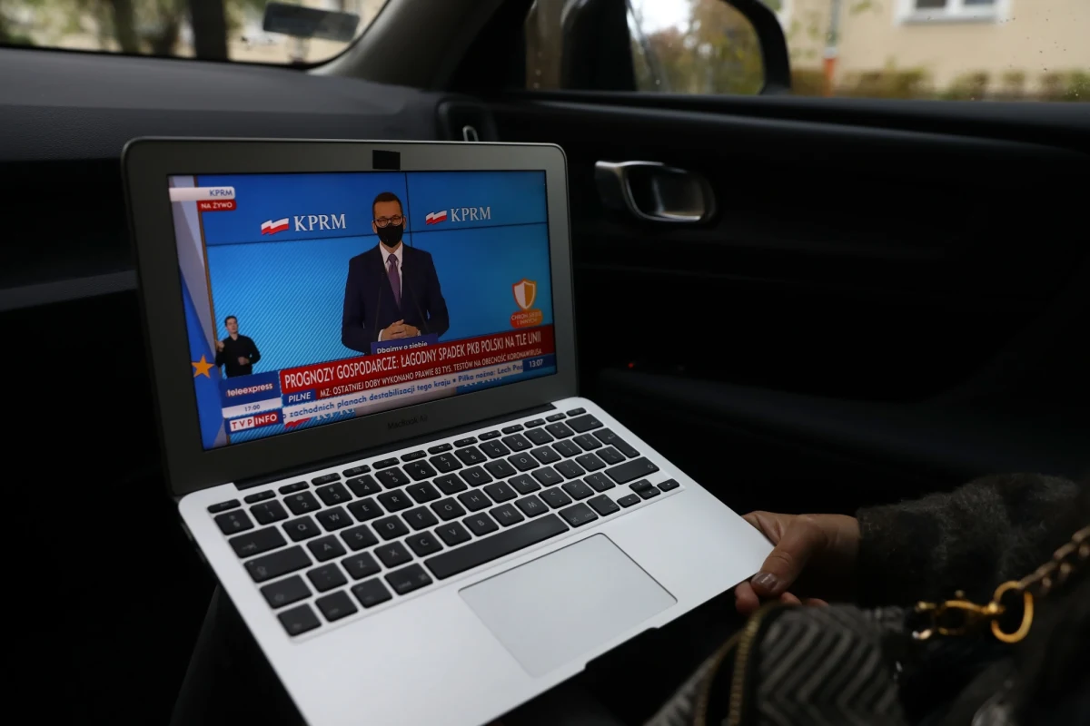 Premier Mateusz Morawiecki zapowiedział, że rząd wprowadzi pakiet instrumentów wsparcia dla firm, poszkodowanych w związku z ograniczeniami wprowadzonymi w walce z pandemią koronawirusa. To m.in. przedłużenie istniejących rozwiązań oraz np. umorzenie części wcześniejszych subwencji.