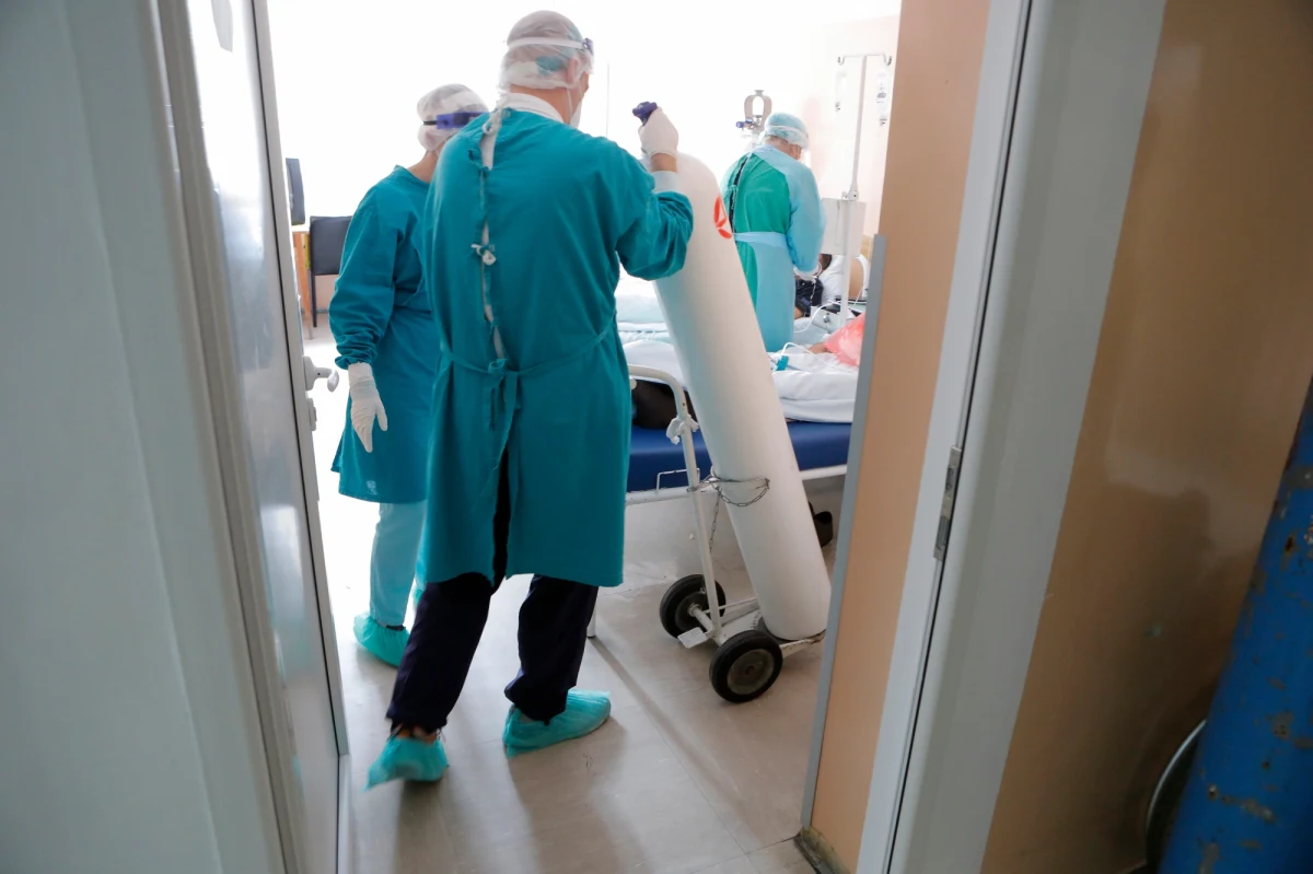 W każdym województwie powołany został koordynator do spraw dystrybucji dostaw tlenu. Urząd Rejestracji Produktów Leczniczych ma z kolei uprościć procedurę rejestracji zbiorników do przechowywania gazu. To ustalenia reportera RMF FM.