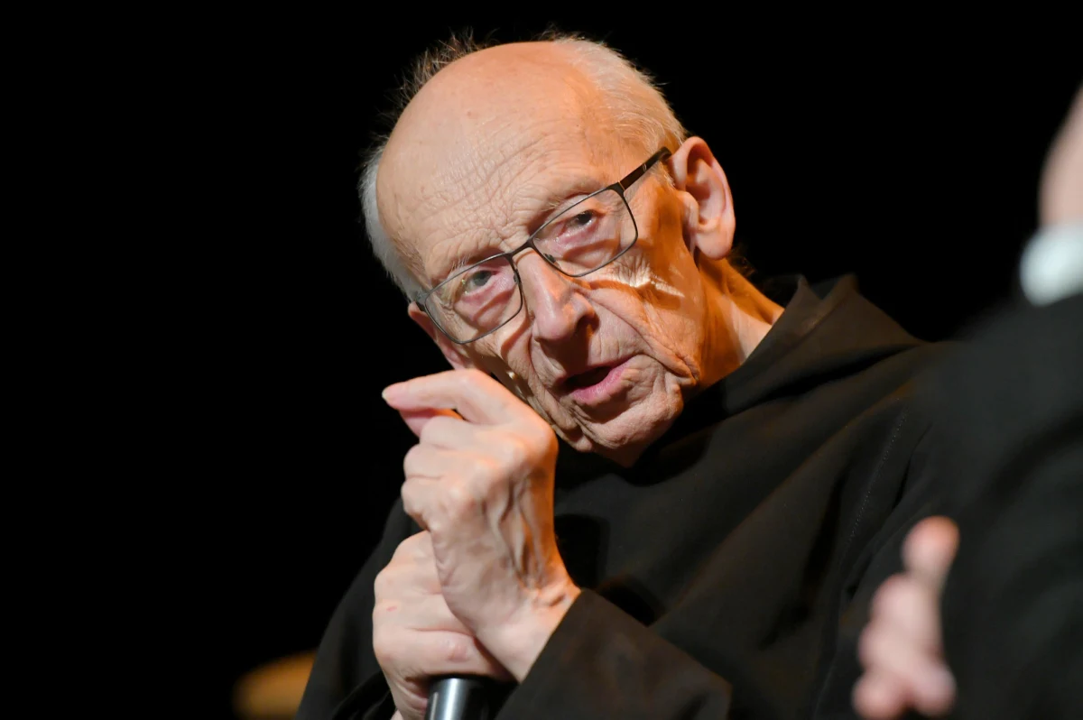 O. Leon Knabit - najstarszy członek wspólnoty benedyktynów w Tyńcu, wraca do zdrowia po zakażeniu koronawirusem. Zakonnik poinformowal o tym na swoim facebookowym profilu. 