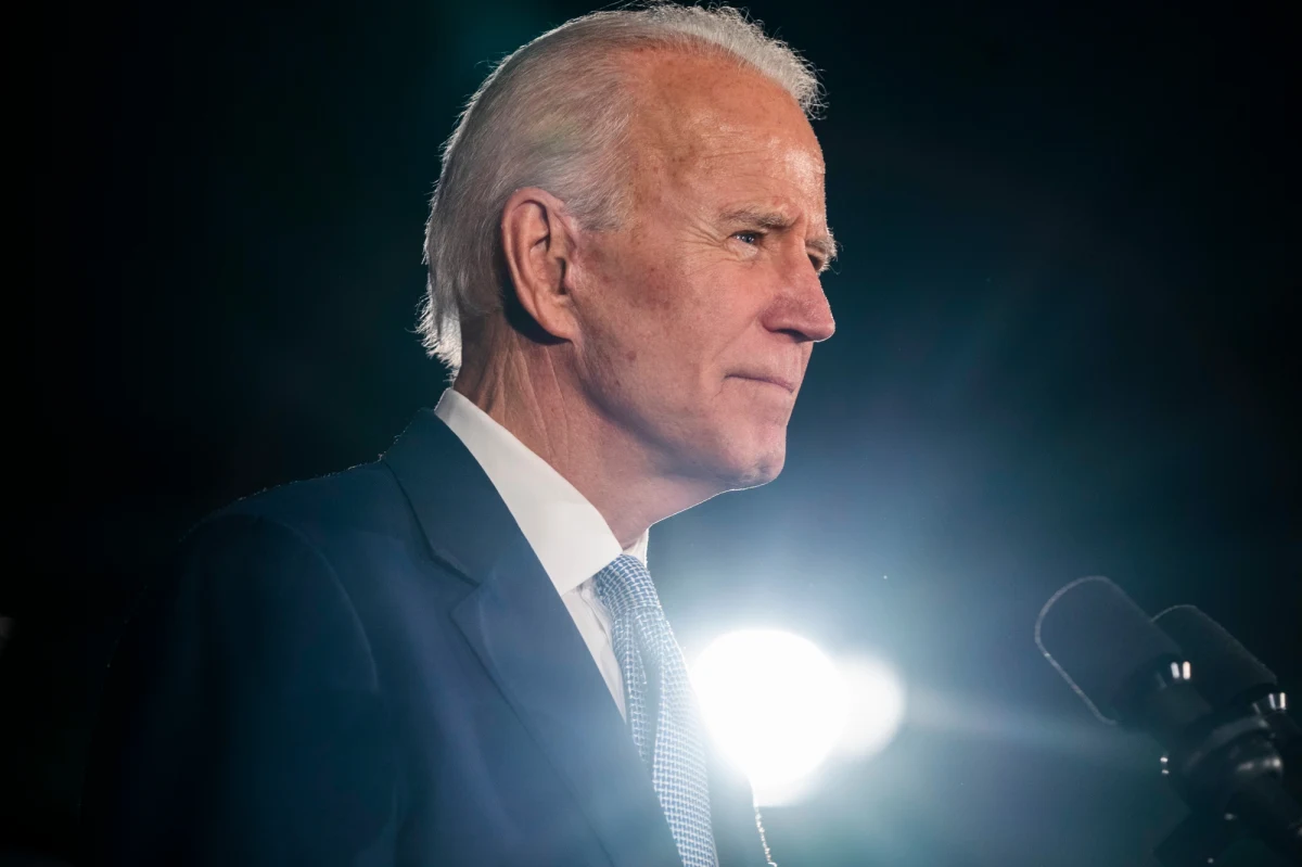 Joe Biden, 78-letni demokrata i 46. prezydent Stanów Zjednoczonych w amerykańskiej polityce funkcjonuje od 47 lat. W tym roku podjął już trzecią w karierze próbę zdobycia Białego Domu. Kampanię prowadził, kładąc nacisk na walkę z pandemią koronawirusa i zapowiadając, że zaprowadzi w Białym Domu przewidywalność i stabilność.