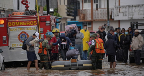 Co najmniej 20 osób straciło życie w Meksyku w wyniku powodzi i lawin błotnych spowodowanych przez huragan Eta w Meksyku - podały w sobotę po północy władze tego państwa. Najwięcej strat w ludziach i zniszczeń odnotowano w położonym na południu stanie Chiapas.