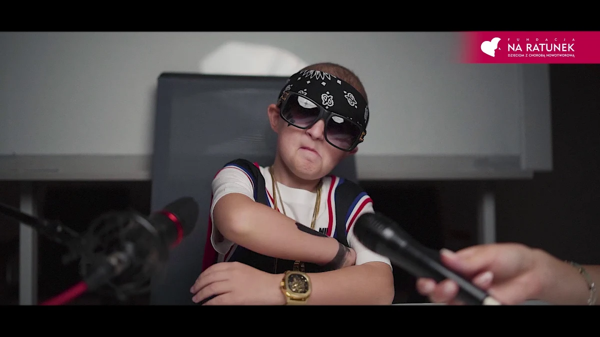 Rapowanie miało być dla nich formą zabawy i odskocznią od trudnej covidowej rzeczywistości, bo pacjenci są zamknięci w szpitalu i smutni. Szybko okazało się jednak, że w rapie tkwi ogromny potencjał. Dla młodych ludzi to coś więcej niż tylko piosenki.