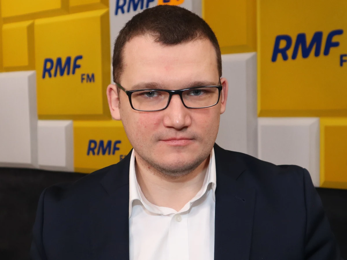 "Mam nadzieję, że obostrzenia, które wprowadziliśmy, doprowadzą do tego, że nie będzie potrzeby wprowadzania narodowej kwarantanny" – powiedział Paweł Szefernaker, Gość Krzysztofa Ziemca w RMF FM. Wiceszef MSWiA dodał, że ostateczna decyzja premiera w tej sprawie spodziewana jest na początku przyszłego tygodnia.