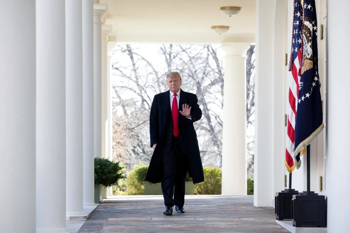 Niezależnie od oficjalnych rezultatów obecnych wyborów Donald Trump zachowuje swoje uprawnienia prezydenckie do końca czteroletniej kadencji kończącej się w styczniu 2021 r. Jeśli zostanie wyłoniony nowy prezydent, jego zaprzysiężenie nastąpi 20 stycznia. Według amerykańskich mediów wybory prezydenta 2020 wygrał Joe Biden.