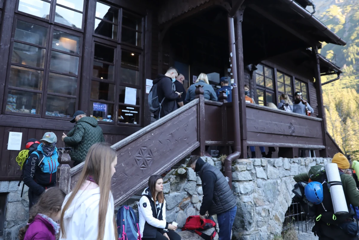 "Narodowa kwarantanna jest dziś niestety bardziej prawdopodobna niż to, że jej unikniemy" – ocenił prezes Warszawskich Lekarzy Rodzinnych dr Michał Sutkowski. Taki rozwój wypadków jest jego zdaniem prawdopodobny na 60 procent.