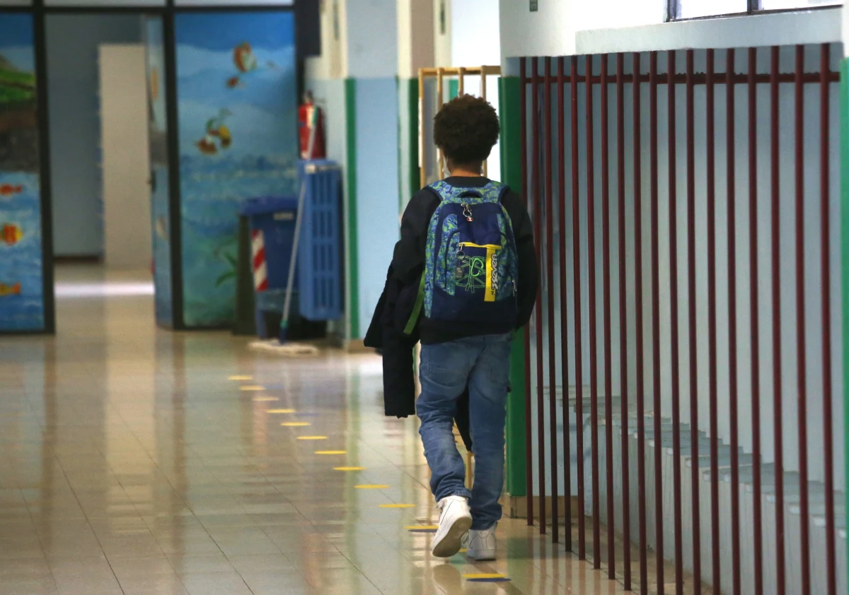 Od dziś do 29 listopada uczniowie wszystkich klas szkół podstawowych i szkół ponadpodstawowych będą uczyć się zdalnie. Przedszkola, oddziały przedszkolne w szkołach podstawowych i inne formy wychowania przedszkolnego pracują stacjonarnie.