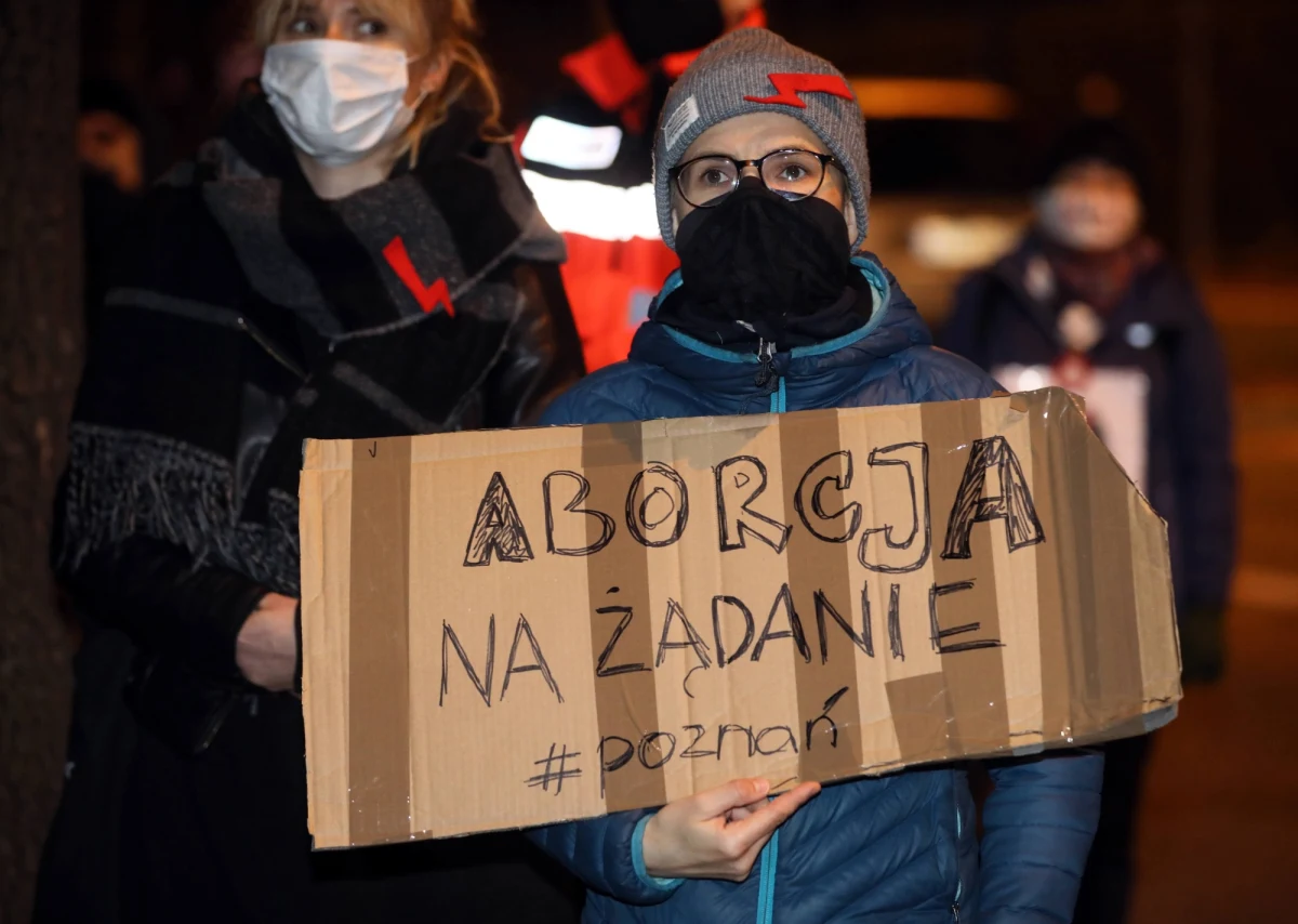 W największych miastach Polski lokalne grupy Strajku Kobiet zorganizowały kolejne protesty. Demonstracje odbyły się m.in. w Poznaniu, Krakowie, Łodzi, Katowicach i Trójmieście. Są one pokłosiem wyroku Trybunału Konstytucyjnego ws. aborcji.