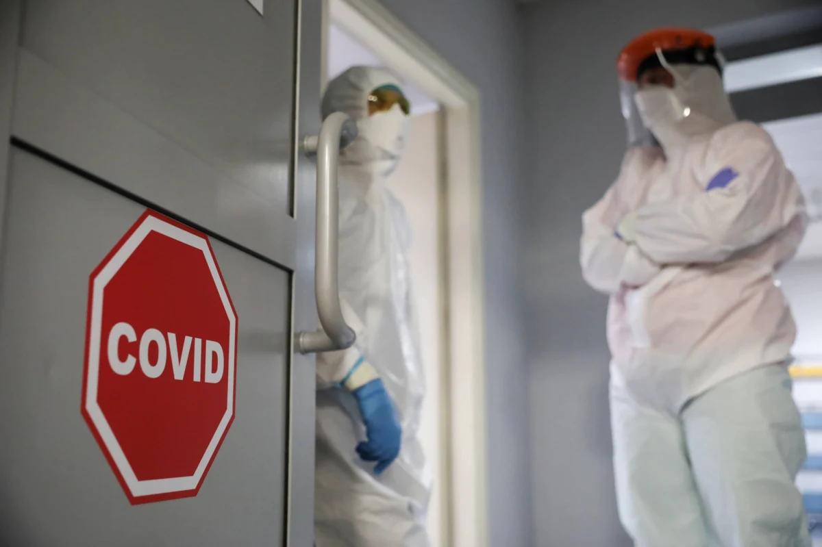 Papieros – był przyczyną pożaru na oddziale covidowym Centralnego Szpitala Klinicznego Uniwersytetu Medycznego przy ulicy Pomorskiej w Łodzi. Strażacy dostali zgłoszenie dziś około godziny 6. 
