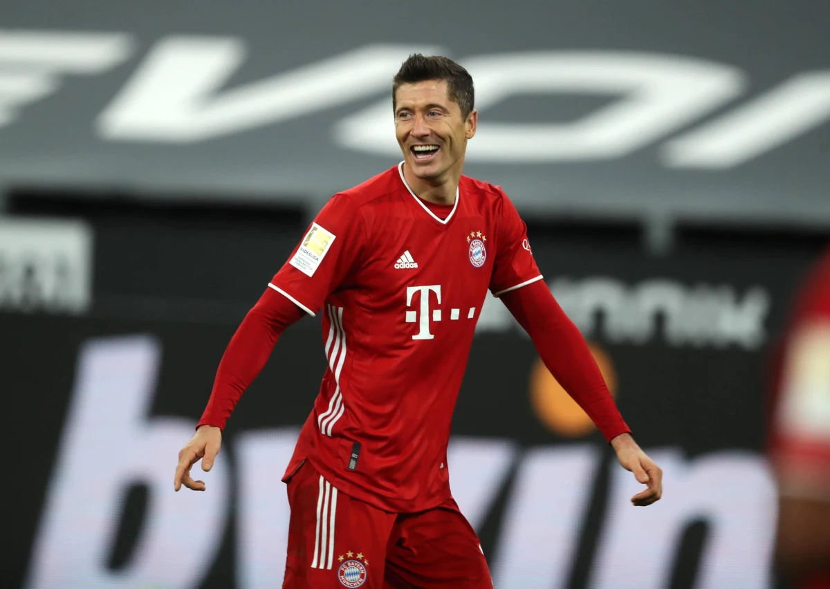 Robert Lewandowski uznany został w plebiscycie serwisu goal.com za najlepszego piłkarza sezonu 2019/20 na świecie! Polak wyprzedził Belga Kevina De Bruyne i Argentyńczyka Lionela Messiego. W rankingu kobiet na 19. miejscu sklasyfikowano Ewę Pajor.