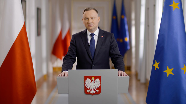 W środę, 11 listopada, przypada Narodowe Święto Niepodległości. Z tej okazji prezydent Andrzej Duda wygłosił orędzie skierowane do narodu. - 102 lata temu spełniło się wielkie pragnienie pokoleń Polaków - państwo polskie wróciło na mapę świata, Polska odzyskała niepodległość. Urzeczywistniło się marzenie, za które wielu naszych rodaków zapłaciło najwyższą cenę, cenę własnego życia. Pamiętajmy o nich w tym wyjątkowym dniu - zaapelował.źródło: Kancelaria Prezydenta