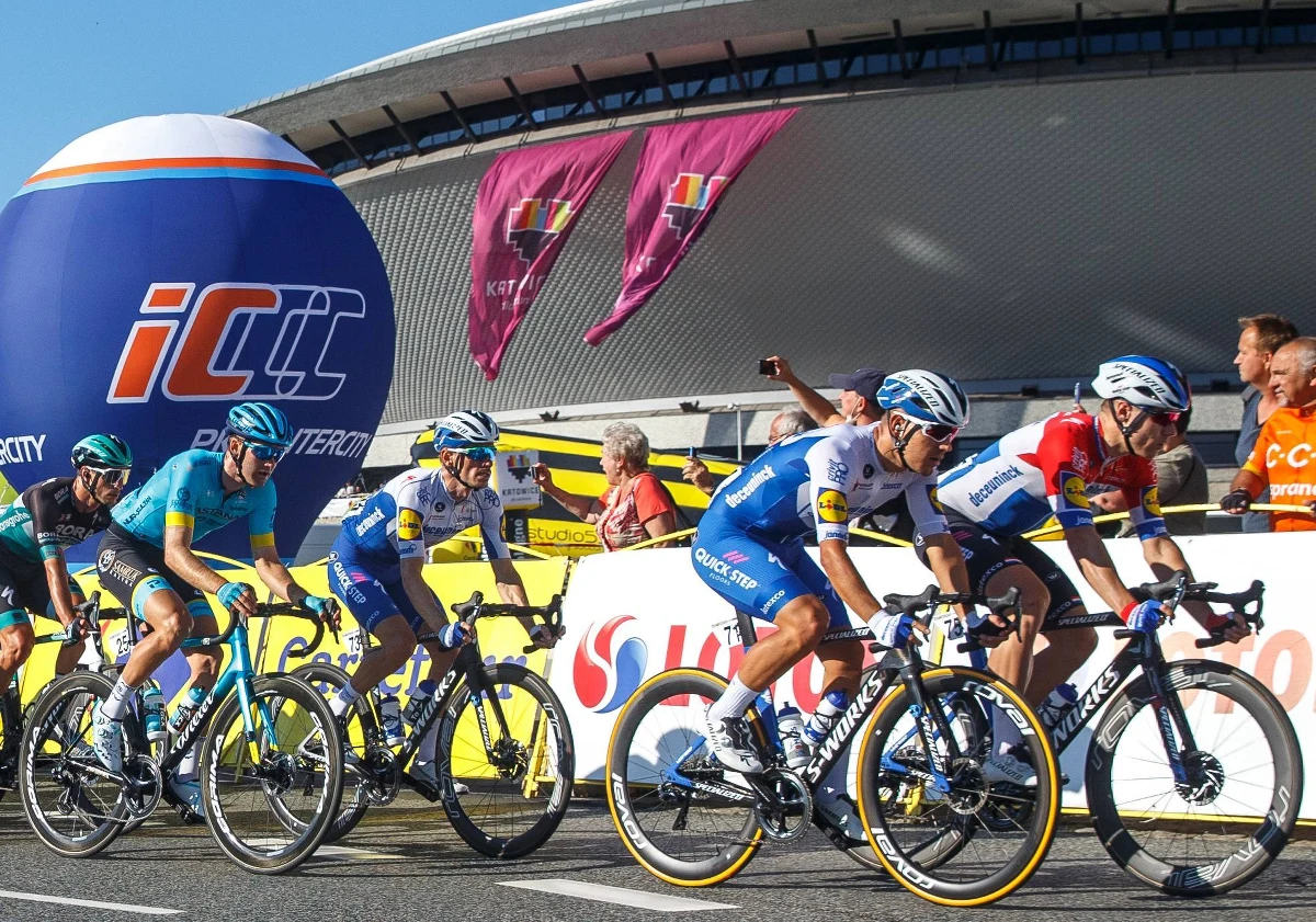 Międzynarodowa Unia Kolarska ukarała Holendra Dylana Groenewegena dziewięciomiesięczną dyskwalifikacją za spowodowanie wypadku rodaka Fabio Jakobsena podczas Tour de Pologne. Jakobsen w związku z tą kraksą ma za sobą już kilka operacji.