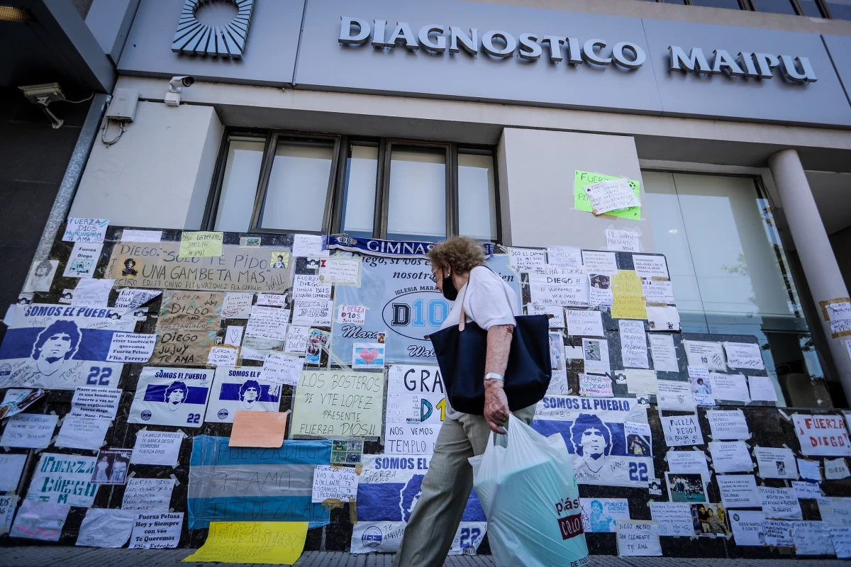 Diego Maradona po ośmiu dniach od operacji mózgu został wypisany ze szpitala w Olivos na przedmieściach Buenos Aires. Potwierdził to osobisty lekarz legendarnego argentyńskiego piłkarza - Leopoldo Luque.