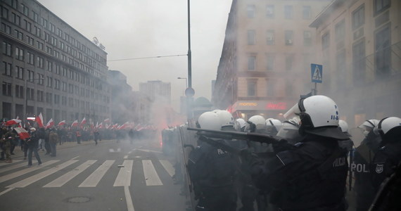 Rzecznik Praw Obywatelskich w liście do komendanta stołecznego policji zapytał o przyczyny stosowania przez funkcjonariuszy przemocy fizycznej wobec dziennikarzy podczas Marszu Niepodległości w Warszawie. Według RPO, działania te budzą wątpliwości z punktu widzenia wolności słowa. Z relacji rzecznika wynika, że przedstawicieli mediów potraktowano gazem łzawiącym, pałkami służbowymi i granatami hukowymi, mimo iż mieli na sobie kamizelki z napisem "PRESS" i informowali policjantów, że są na miejscu w celach służbowych. 