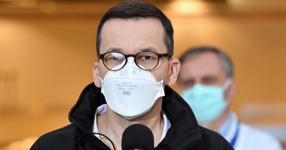 ​Rząd na razie nie wprowadzi pełnego lockdownu. Jak poinformował premier Mateusz Morawiecki, liczba zakażeń zaczęła spadać i nie ma takiej potrzeby.