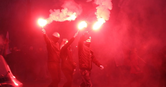 Policjanci podczas marszu narodowców w Warszawie mieli prawo użyć broni gładkolufowej bez zgody dowódcy operacji - przekonuje Sylwester Marczak. Rzecznik KSP zastrzega jednocześnie, że trwa w tej sprawie postępowanie kontrolne. 