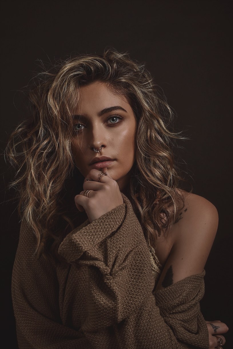 Paris Jackson wydała właśnie swój pierwszy album - "wilted”. To zbiór przejmujących, osobistych historii. 