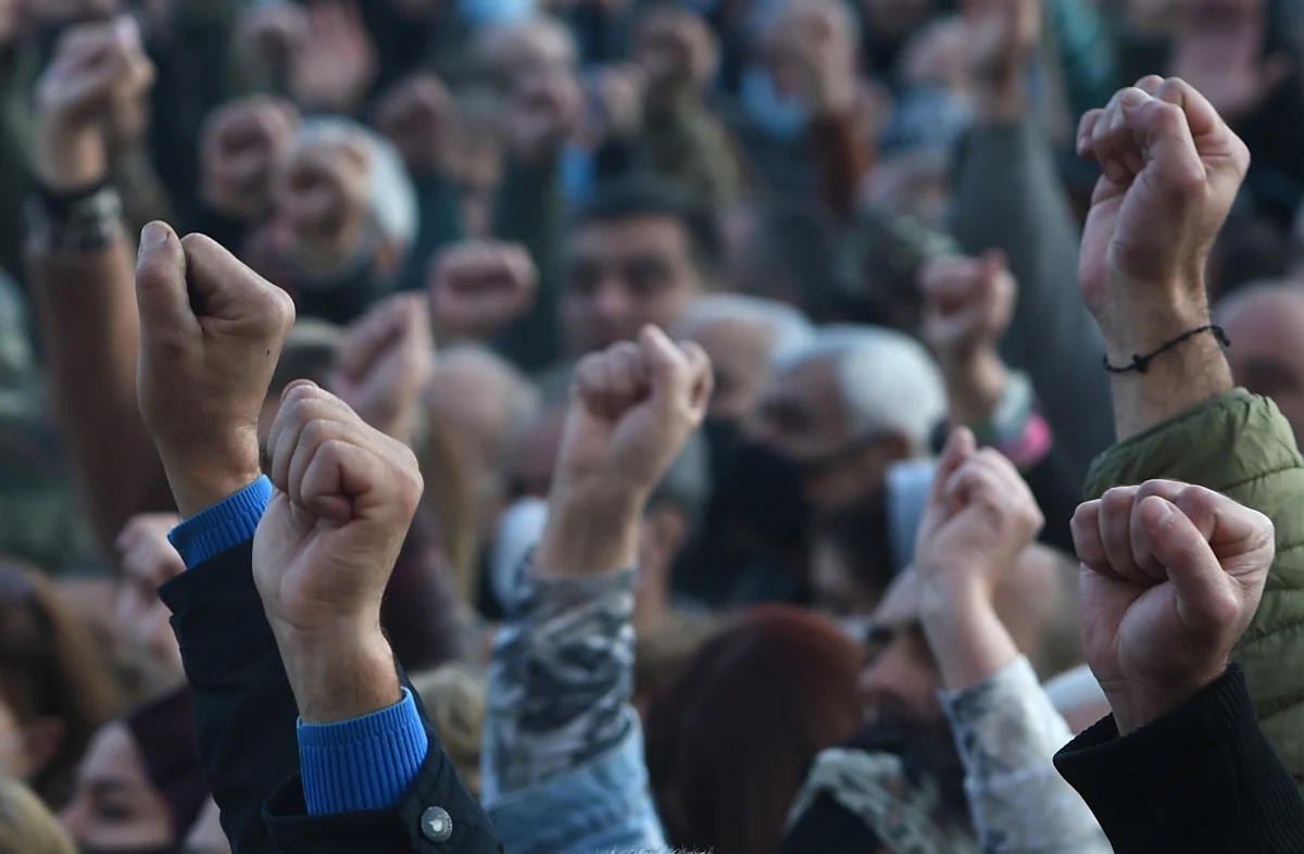 Rosja na prośbę Organizacji Narodów Zjednoczonych rozmawia z Armenią i Azerbejdżanem o możliwej obecności struktur oenzetowskich w Górskim Karabachu - poinformował minister spraw zagranicznych Rosji Siergiej Ławrow. Wymienił w tym kontekście agendy ONZ ds. uchodźców oraz rozwoju.