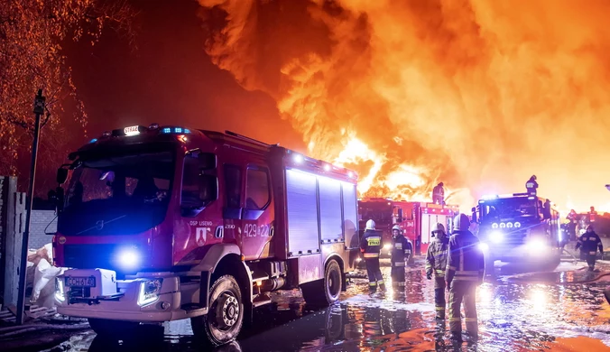 Pożar składowiska opon. Strażacy mówią o bardzo trudnej akcji