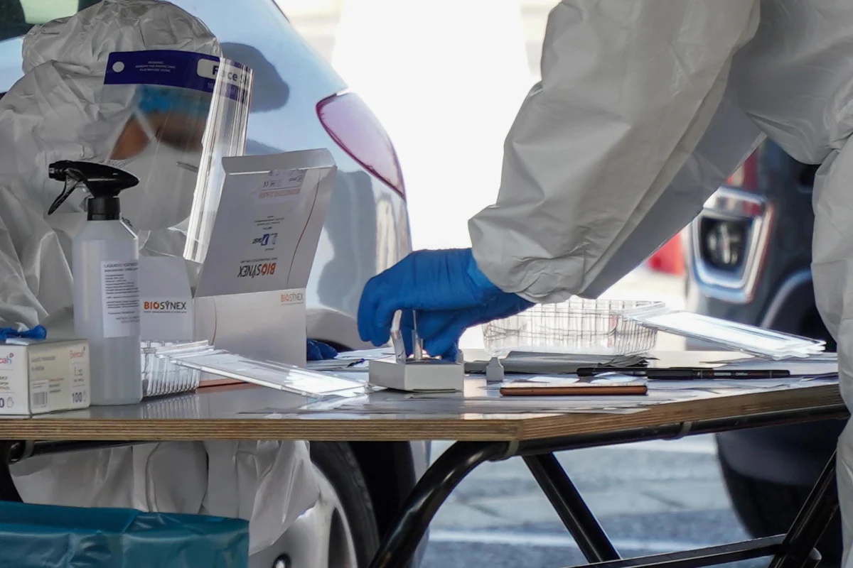 Minister zdrowia polecił Głównemu Inspektorowi Sanitarnemu wyjaśnienie różnic w liczbie zakażeń koronawirusem raportowanych przez powiatowe i wojewódzkie stacje sanitarno-epidemiologiczne - dowiedział się nasz reporter. Chodzi o województwa mazowieckie i śląskie. 