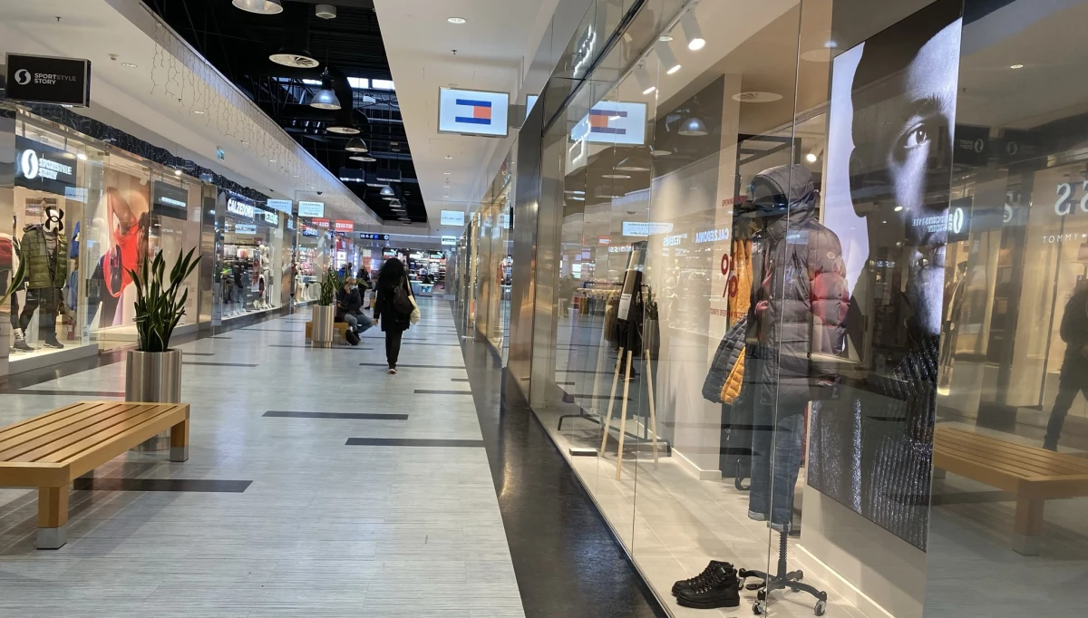 ​Kilkaset tysięcy osób może w tym roku stracić szansę na dorobienie przed świętami. To dlatego, że handel będzie w bardzo ograniczonym zakresie zatrudniał pracowników tymczasowych.