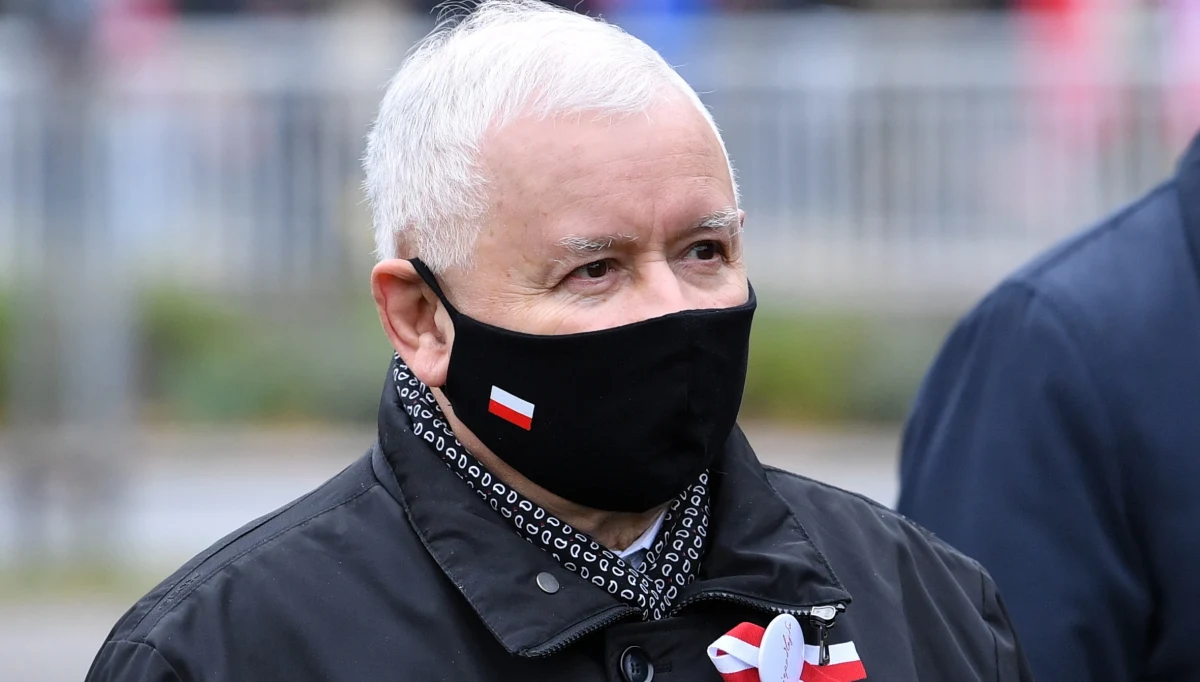 ​PiS powoli odbudowuje poparcie - wynika z sondażu pracowni Estymator dla portalu DoRzeczy.pl. Na drugim miejscu znalazła się Koalicja Obywatelska, która także zanotowała niewielki wzrost. Na podium załapał się także ruch Szymona Hołowni Polska 2050.