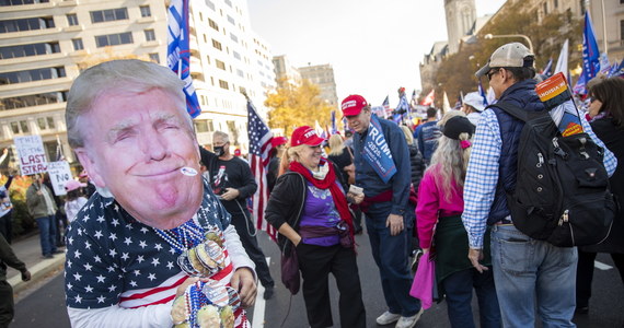 Pod hasłem "Zatrzymać oszustwo" w Waszyngtonie odbył się marsz poparcia dla Donalda Trumpa. Demonstrujący wyrażali przekonanie, że w wyborach doszło do oszustw, a także iż prezydent USA ma wciąż szanse na drugą kadencję.