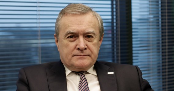 Wypłaty z Funduszu Wsparcia Kultury wstrzymane. Taką informację przekazał na Twitterze wicepremier, minister kultury Piotr Gliński. W mediach społecznościowych od wczoraj nie milkną echa ws. funduszu, z którego przeznaczono 400 mln zł dla osób związanych ze światem kultury. Pomoc ma otrzyma ponad 2 tys. podmiotów. Są to m.in. teatry, instytucje kultury, ale także np. zespoły muzyczne, m.in. grające disco polo.