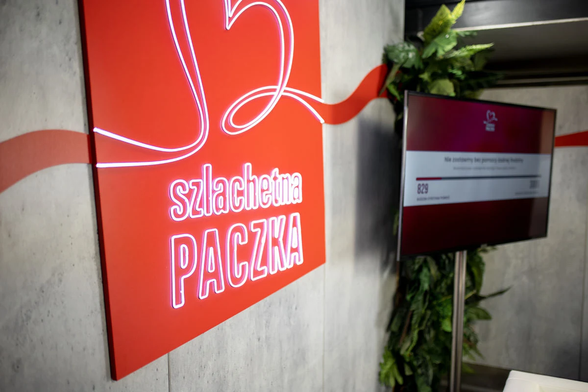 W sobotę 14 listopada otwarciem tzw. Bazy Rodzin rozpoczęła się kolejna edycja Szlachetnej Paczki. Przez najbliższe cztery tygodnie każdy może wybrać z niej rodzinę, której chce pomóc. darczyńcą przygotowującym Paczkę może zostać każdy, wystarczy wejść na stronę internetową https://www.szlachetnapaczka.pl/, poznać potrzeby i marzenia wybranej rodziny oraz wspólnie z przyjaciółmi czy bliskimi przygotować dedykowaną pomoc.