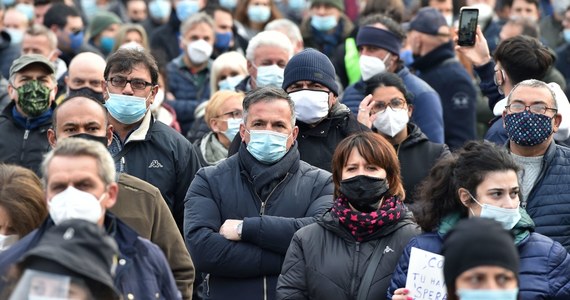 546 osób zmarło ostatniej doby we Włoszech na Covid-19, a łączna liczba zgonów od początku epidemii koronawirusa przekroczyła 45 tys. Zarejestrowano 33979 następnych zakażeń - ogłosiło włoskie Ministerstwo Zdrowia. Wykonanych zostało 195 tys. testów.
