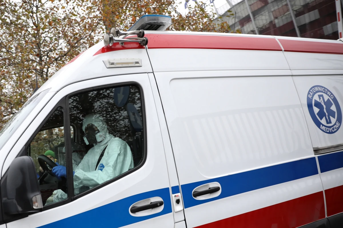 Dwa nowe ambulanse transportowe, między innymi do przewozu osób z koronawirusem - to jeden z projektów, na które można oddawać głosy w Budżecie Obywatelskim Mazowsza. Głosowanie potrwa do poniedziałku, do północy. O głosy apeluje Mazowiecki Szpital Specjalistyczny w Radomiu, który dysponowałby nowymi karetkami.