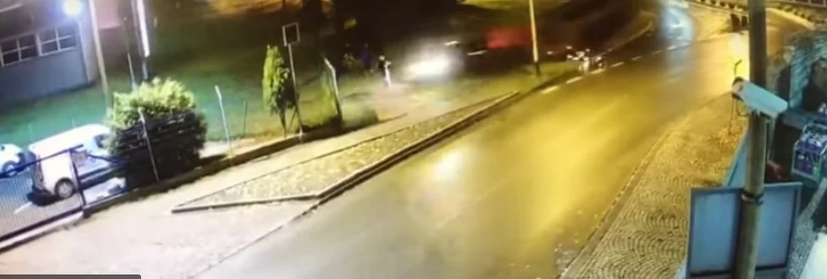 Policja w Tarnowskich Górach zatrzymała trzy osoby w związku z sobotnim wypadkiem w Kaletach. Doszło tam do potrącenia pieszego. Kierowca i pasażerowie samochodu - uciekli. 