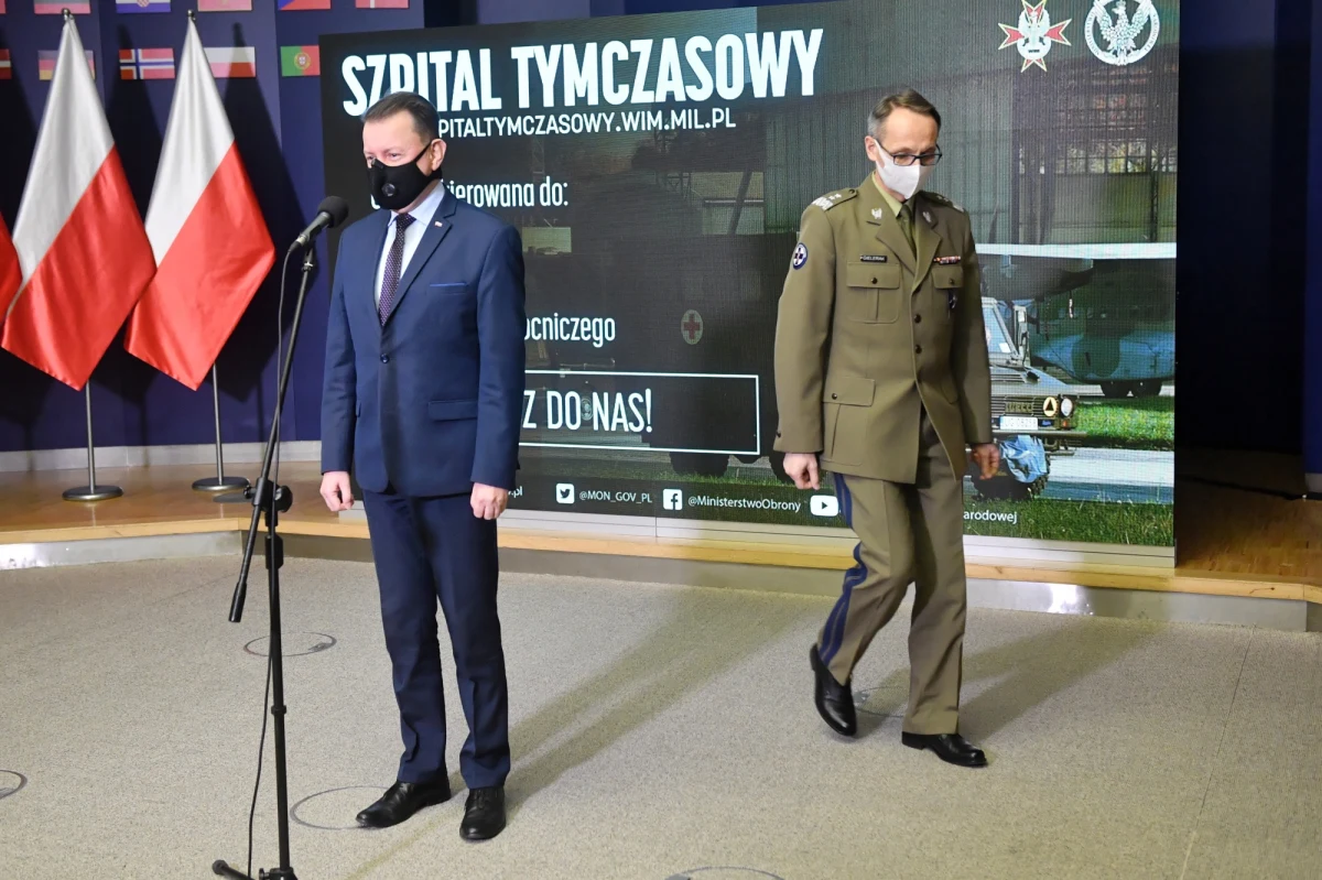 Na terenie wojskowej bazy na Okęciu powstaje drugi szpital tymczasowy w Warszawie. Ma być gotowy pod koniec listopada. Ogłoszono nabór personelu do placówki.
