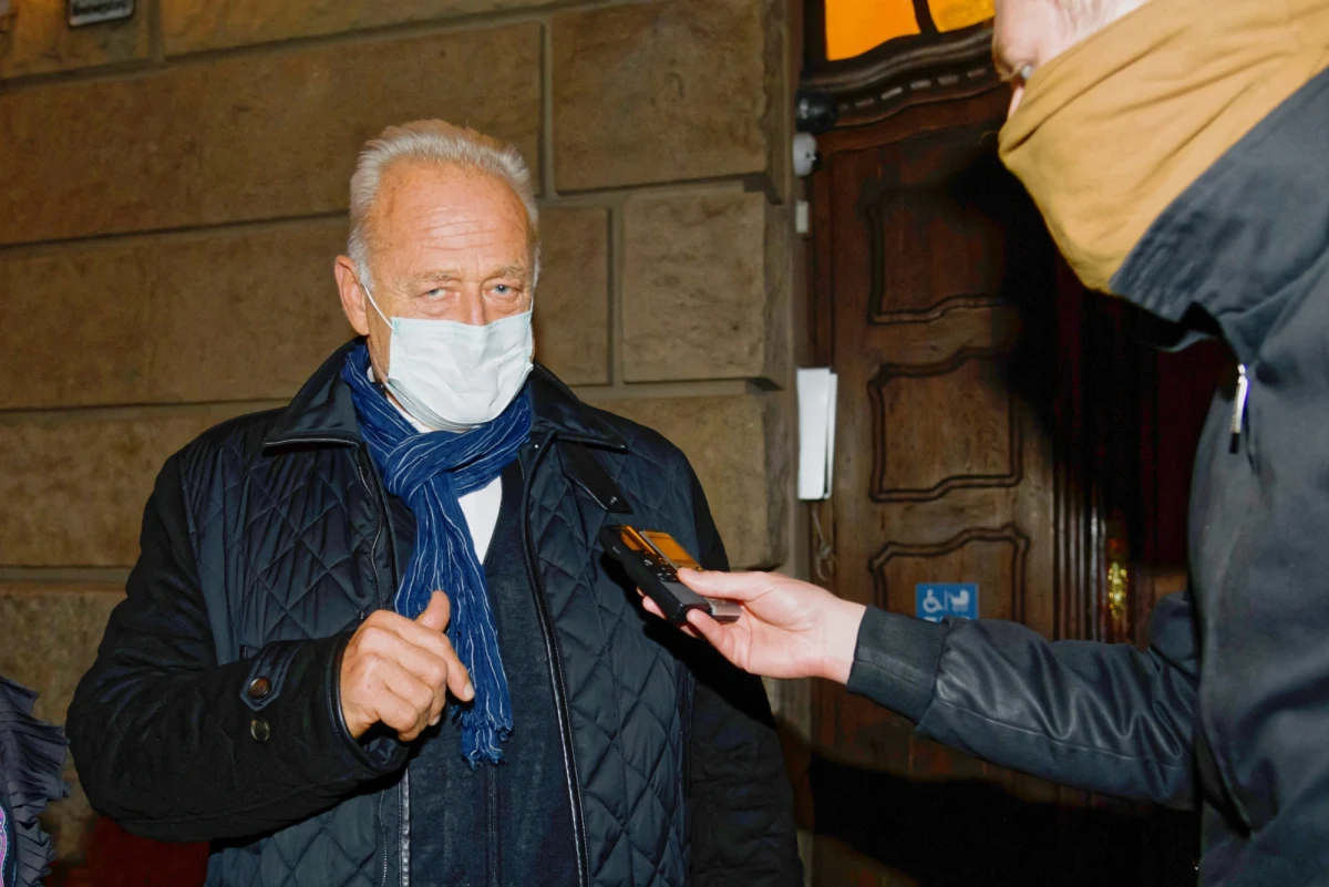 Sąd odrzucił zażalenia prokuratury na niezastosowanie aresztu dla Ryszarda Krauze i trzech innych podejrzanych w śledztwie dotyczącym działania na szkodę spółki Polnord. To w tym postępowaniu w zeszłym miesiącu zatrzymano także Romana Giertycha. 