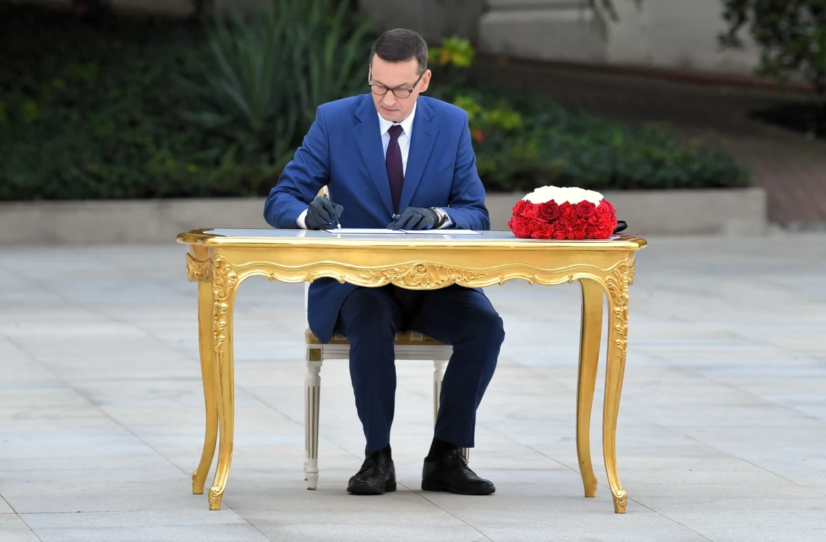 Gdyby za każde przełożone na później rozwiązanie stworzonego przez siebie problemu rządzący dostawali pieniądze, zapewne byliby już bogaczami. Niestety, przekładający problemy na później nie dostają pieniędzy, ale sami za to płacą.