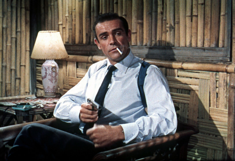 James Bond słynie z elegancji. W 2012 roku firma krawiecka Mason & Sons odtworzyła na zlecenie wytwórni filmowej EON Productions wzory ubrań zaprojektowanych przez Anthony'ego Sinclaira dla pierwszego odtwórcy agenta 007. Przed premierą najnowszego "Bonda" marka ta zaoferowała trzyczęściowy "Goldfinger suit" - szyty na zamówienie. Ile kosztuje takie cudo?