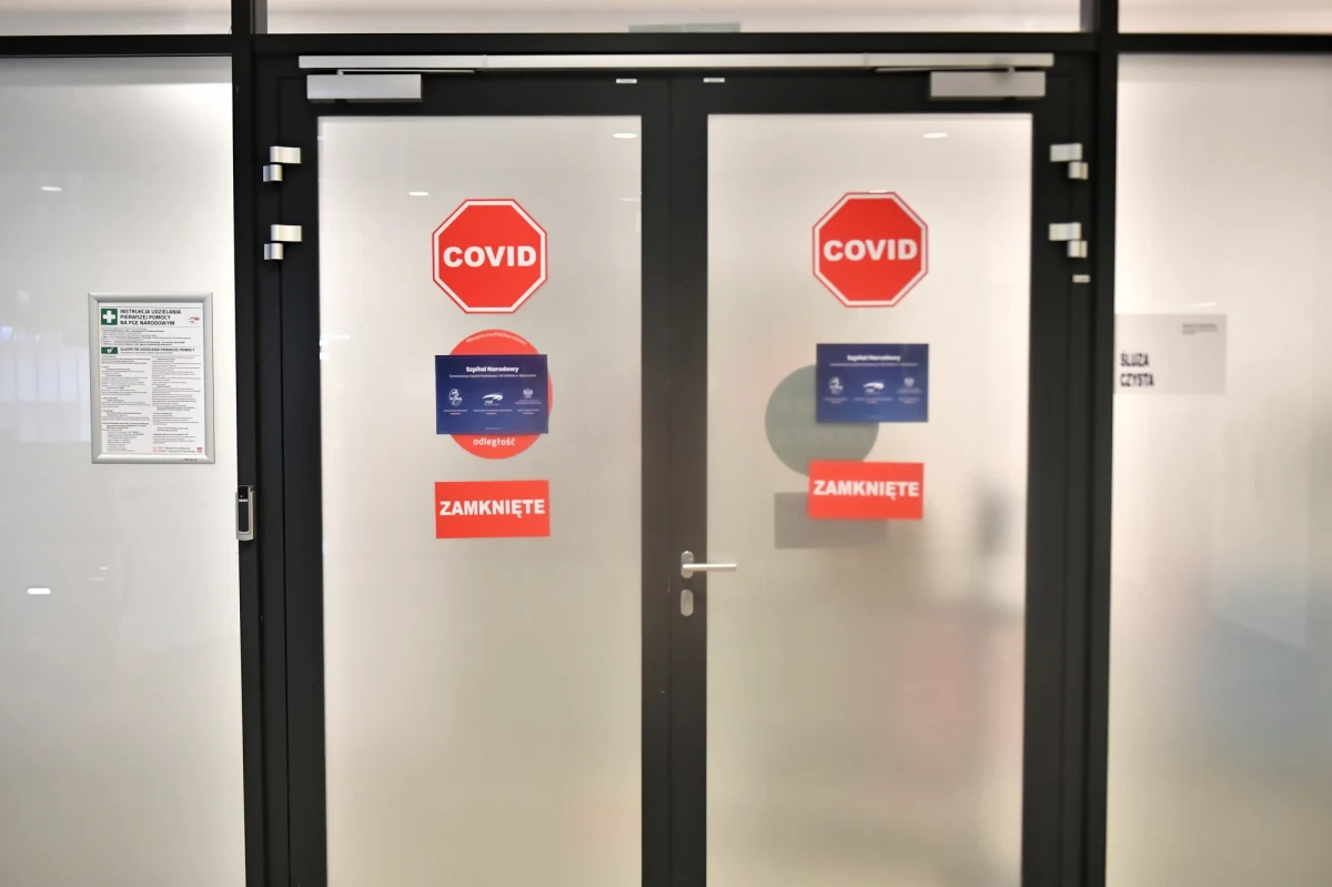 Zdecydowanie przybyło w minionym tygodniu ozdrowieńców, którzy oddali osocze. Można mówić o rekordzie, niestety nie można przerywać apeli o zgłaszanie się potencjalnych dawców. Zapotrzebowanie na osocze ozdrowieńców nadal jest ogromne.
