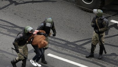 Białoruś: Ponad 700 osób trafiło do aresztów