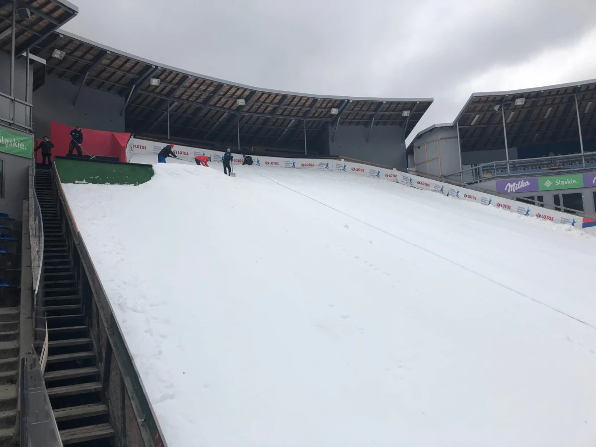 Już w piątek czeka nas pierwsza odsłona rywalizacji w nowym sezonie Pucharu Świata w skokach narciarskich. Tego dnia odbędą się kwalifikacje do niedzielnego konkursu indywidulanego. W sobotę odbędzie się konkurs drużynowy. Na skoczni im. Adama Małysza w Wiśle trwają już ostatnie przygotowania. „Trwają ostatnie kosmetyczne prace” – zaznacza w rozmowie z Wojciechem Marczykiem z redakcji sportowej RMF FM, Andrzej Wąsowicz dyrektor skoczni w Wiśle Malince. 