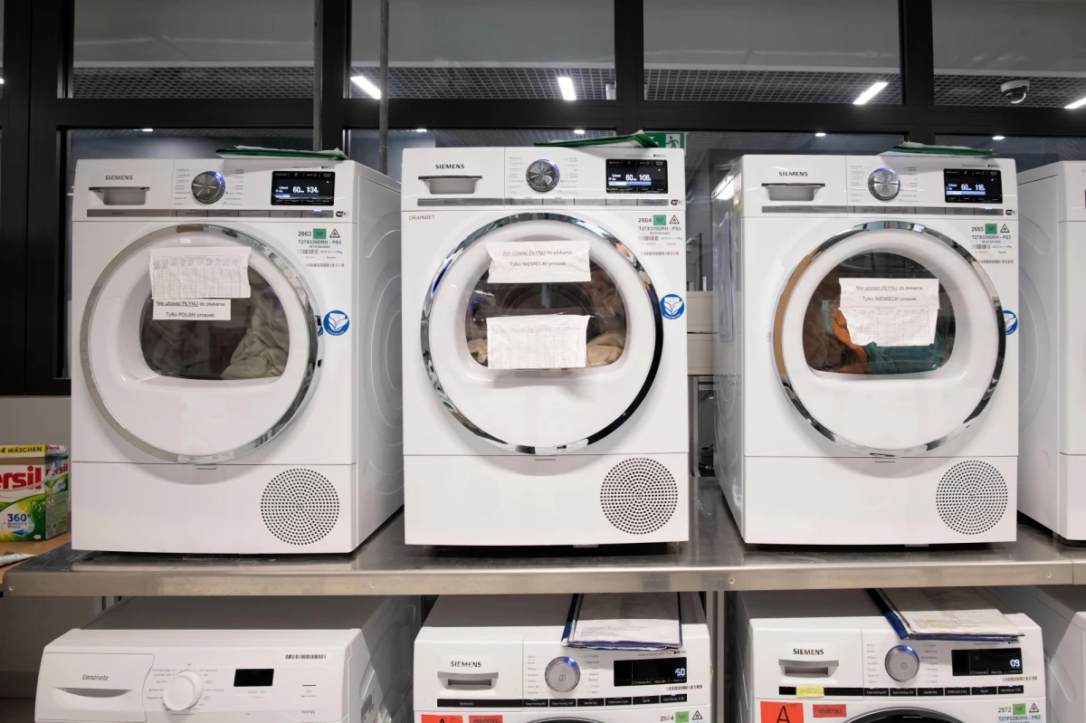 Od pierwszego lockdownu kupujemy biurka, krzesła, suszarki do ubrań i komputery. Teraz znowu siedzimy w domu, a przed nami nowa seria zakupów: na Black Friday i święta - czytamy w najnowszym wydaniu "Gazety Wyborczej".
