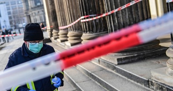 Rok po kradzieży kosztowności z muzealnego skarbca Gruenes Gewoelbe (Zielona Powała v Zielone Sklepieni – red.) w Dreźnie niemiecka policja zatrzymała w Berlinie trzech mężczyzn. Jeszcze dziś prokurator ma im postawić zarzuty związane z rabunkiem mienia narodowego.