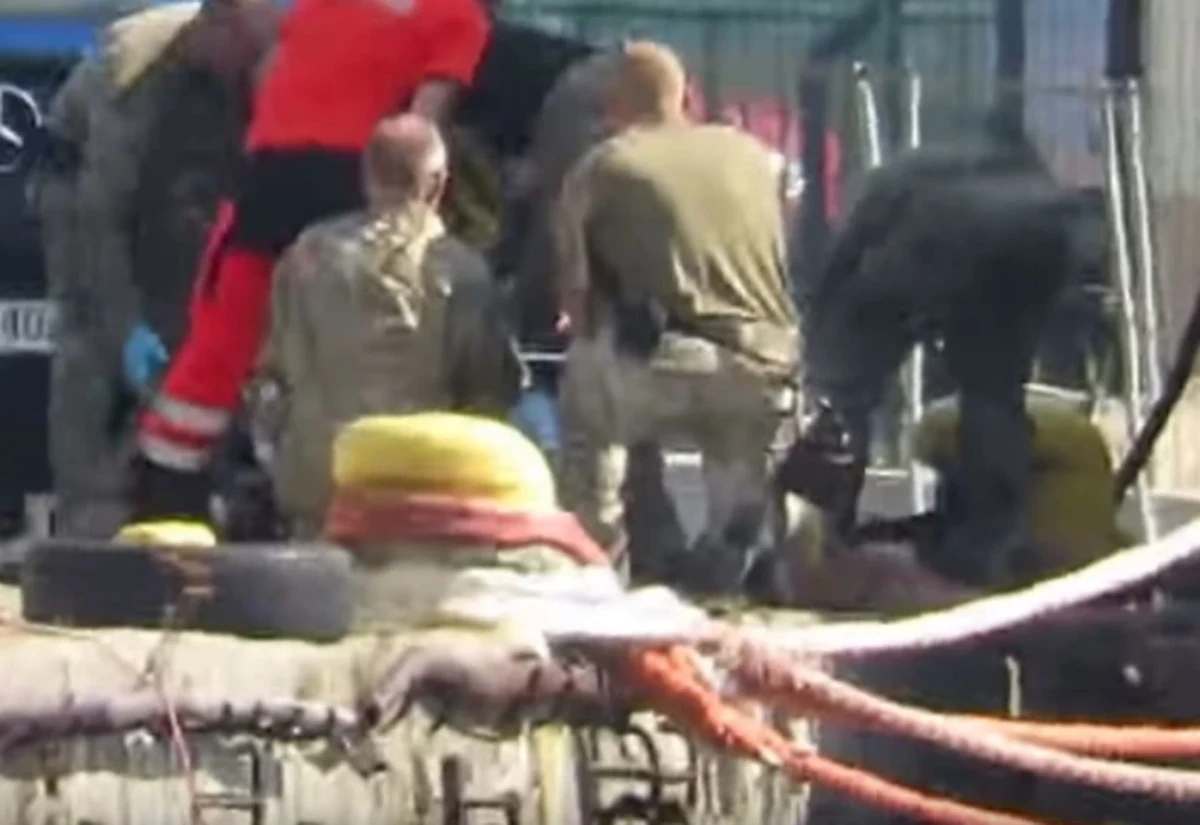 Prokuratura umorzyła śledztwo w sprawie śmiertelnego wypadku podczas pokazów komandosów GROM dla króla Jordanii - dowiedział się reporter RMF FM Krzysztof Zasada. Chodzi o zdarzenie sprzed ponad 4 lat, gdy w Gdańsku zginął żołnierz desantowany ze śmigłowca na okręt. 