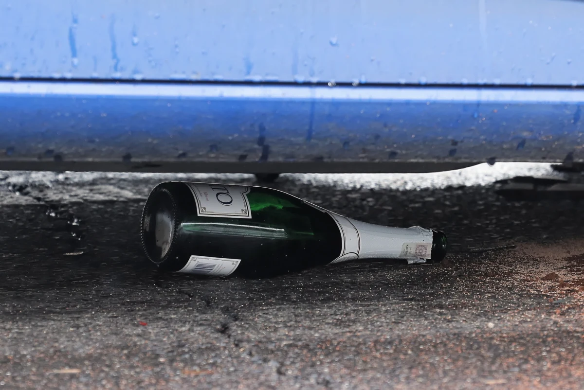 Dwa razy w ciągu jednego dnia policja zatrzymała 35-latkę, która pijana kierowała samochodem w Tarnobrzegu, na Podkarpaciu. Kobieta jechała z dzieckiem. Okazało się, że w organizmie miała 2 promile alkoholu.