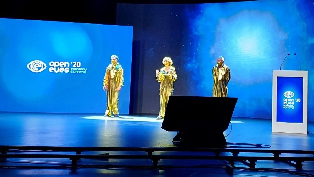 Zapraszamy na zapis transmisję potyczki "Czy sztuczna inteligencja może być mądrzejsza od człowieka?", która odbywa się w ramach tegorocznej edycji Open Eyes Economy Summit. Uczestnikami spotkania online byli prof. UŚ dr hab. Michał Krzykawski - Centrum Badań Krytycznych nad Technologiami, Uniwersytet Śląski w Katowicach i prof. dr hab. Wojciech Paprocki - Szkoła Główna Handlowa.