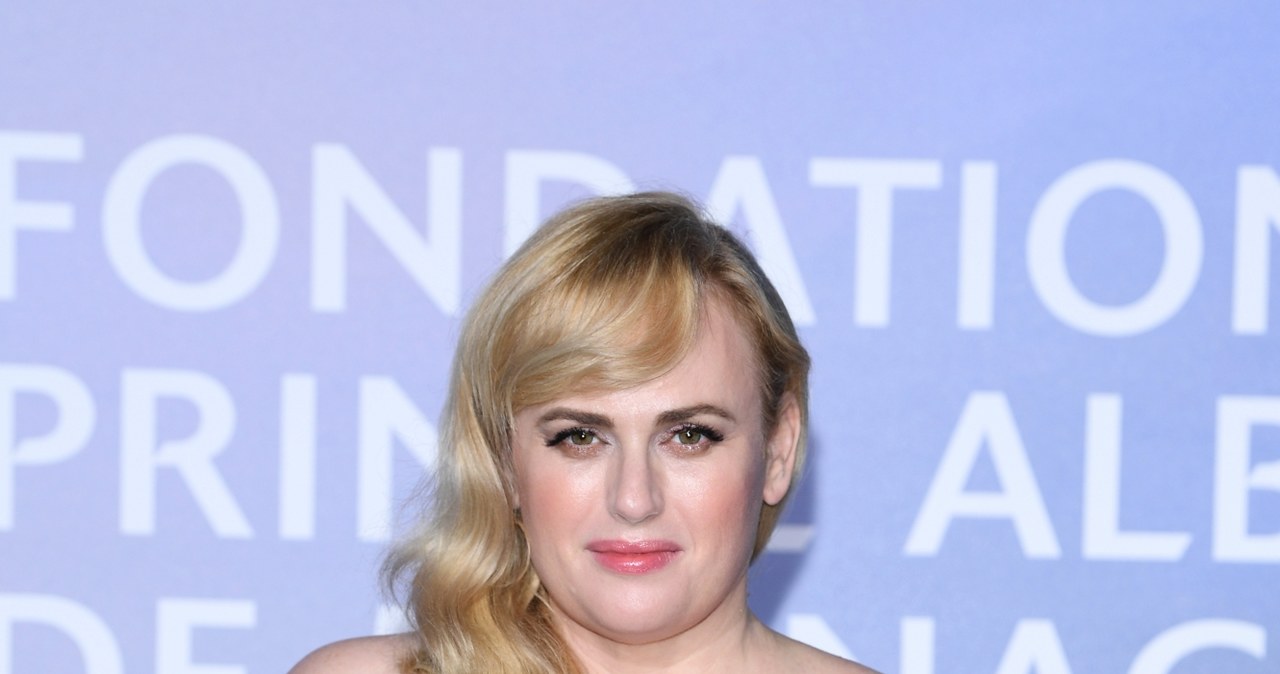 Fani Rebel Wilson wciąż podziwiają niesamowitą zmianę wyglądu aktorki, która kilka miesięcy temu postanowiła diametralnie zmienić swój styl życia. Efektem owej zmiany jest to, że Australijka schudła już 20 kilogramów. Gwiazda "Oszustek" ujawniła teraz, jak wyglądały jej dawne nawyki żywieniowe, które były przyczyną jej nadwagi.