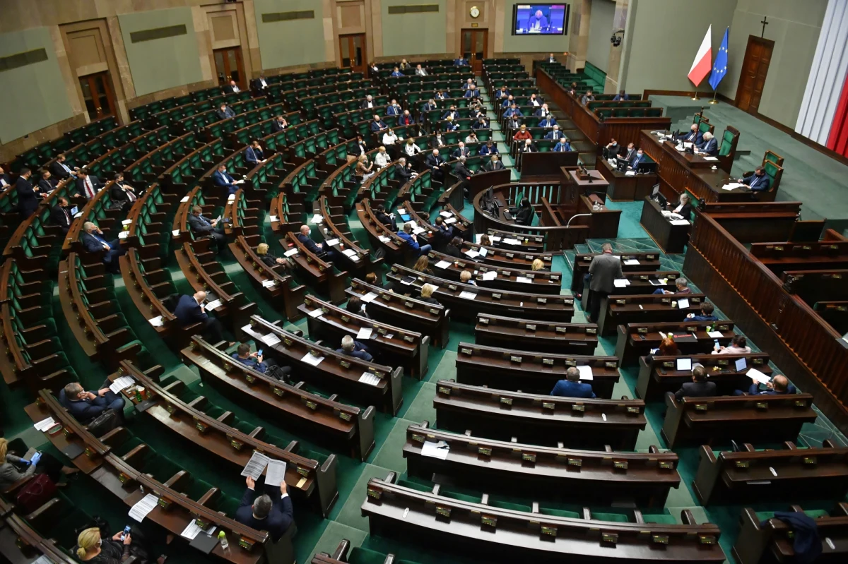 Prawo i Sprawiedliwość - przed jutrzejszym posiedzeniem - walczy o utrzymanie większości w Sejmie. W Porannej rozmowie w RMF FM Lech Kołakowski ujawnił, że odchodzi z PiS. 