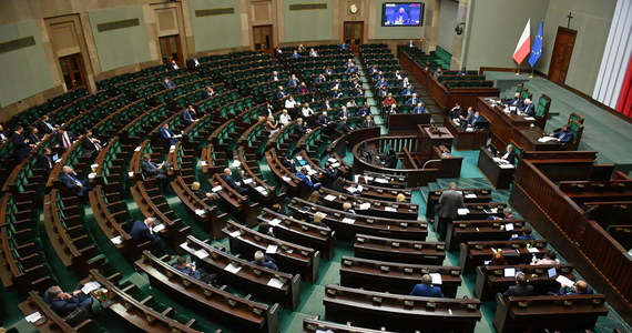 Prawo i Sprawiedliwość - przed jutrzejszym posiedzeniem - walczy o utrzymanie większości w Sejmie. W Porannej rozmowie w RMF FM Lech Kołakowski ujawnił, że odchodzi z PiS. 
