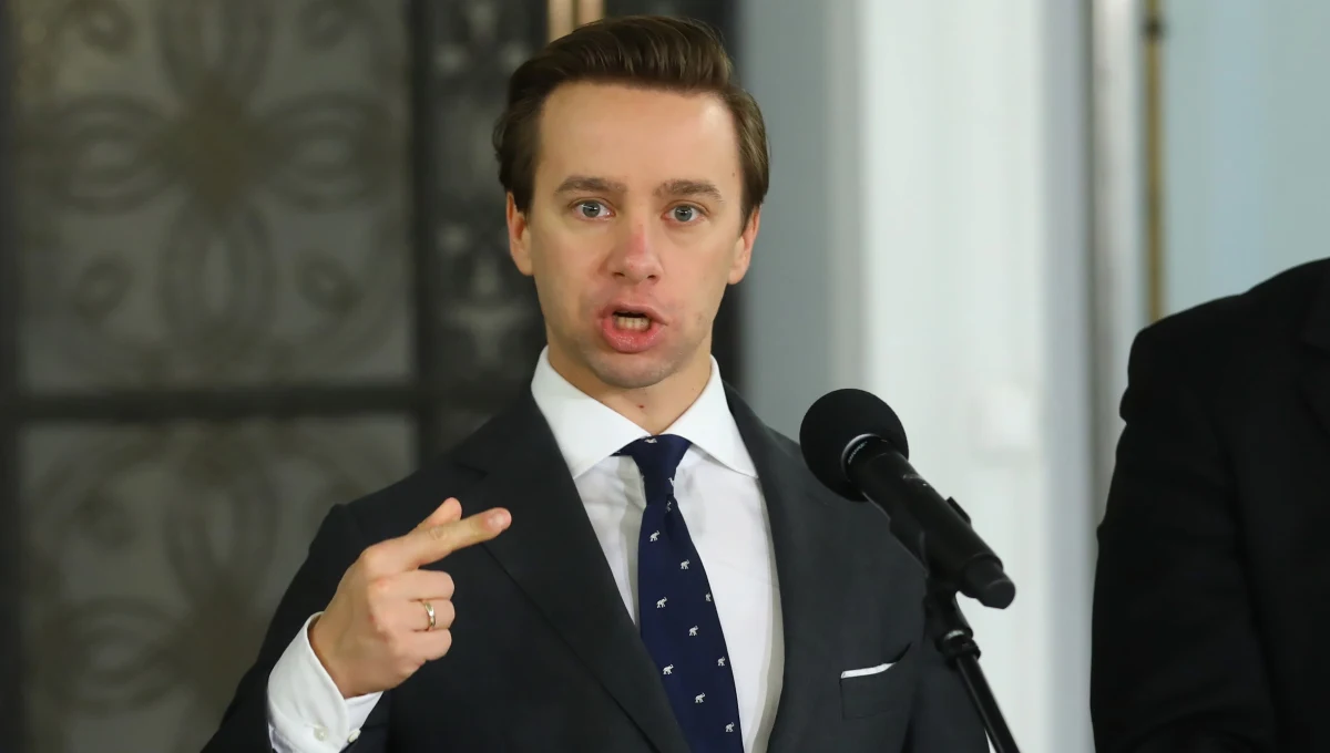 Weto polskiego rządu do wieloletniego budżetu UE nie wstrzymuje wykonania mechanizmu praworządności. Premier Mateusz Morawiecki powinien podać się do dymisji, jeżeli dał się oszukać, podpisując ustalenia szczytu UE w lipcu - mówił poseł Konfederacji Krzysztof Bosak. 